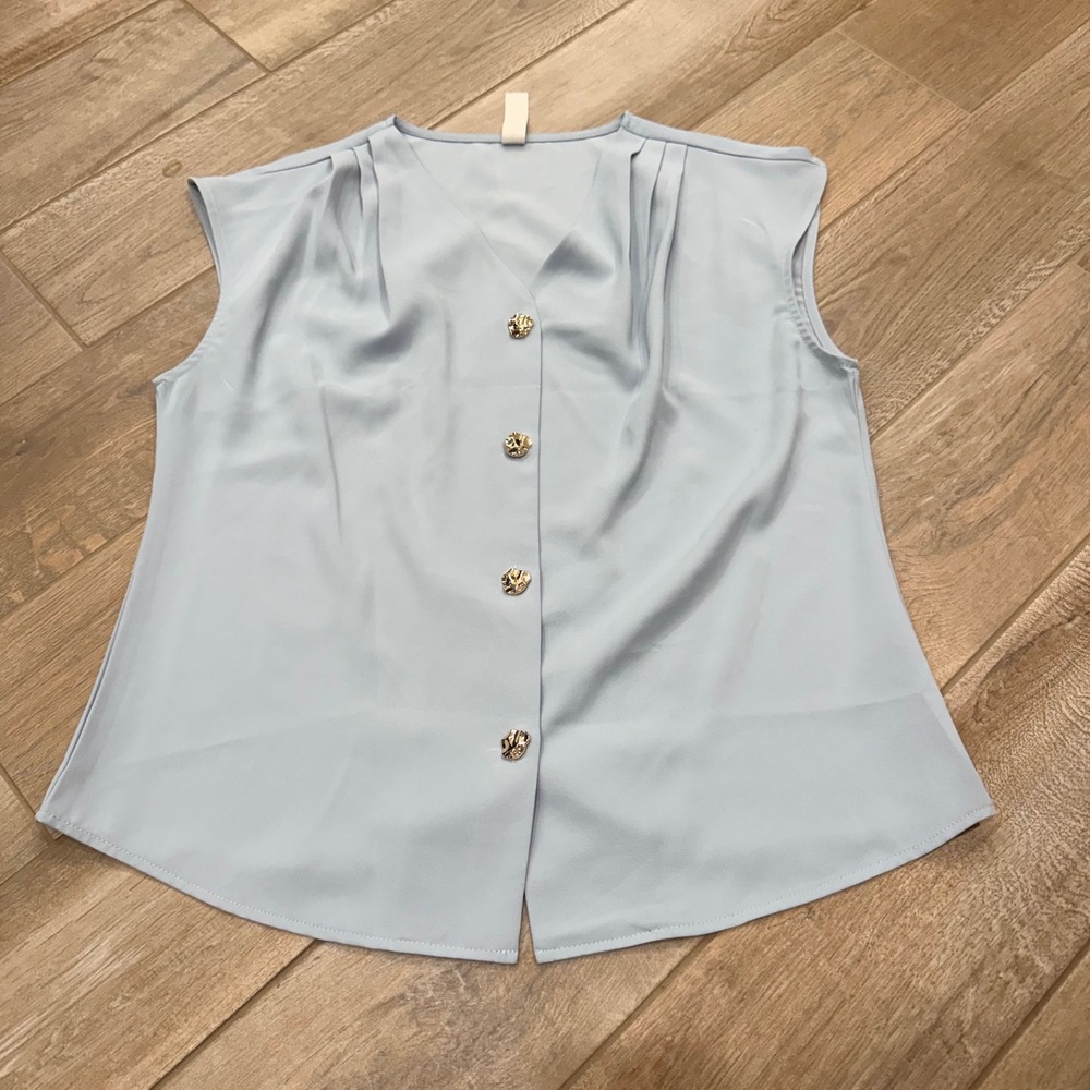 B Brand Light Blue Sleeveless V-Neck Blouse Gold Crest Button Pleated Top Large